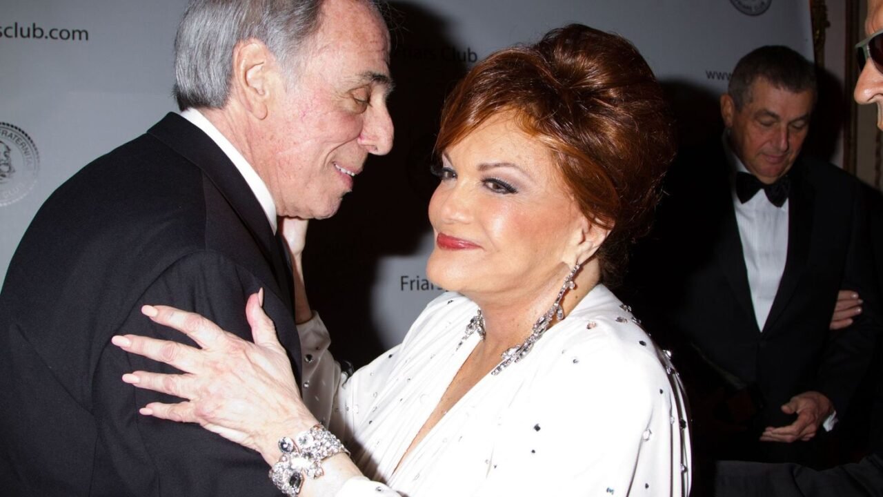Connie Francis Dick Kanellis: Was die Öffentlichkeit weiß